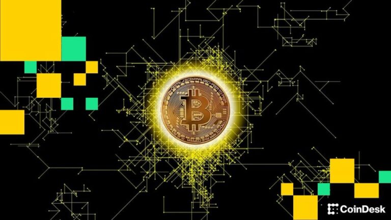 Bitcoin rises 1%, Nasdaq futures and dollar drop as Trump-Powell feud escalates
