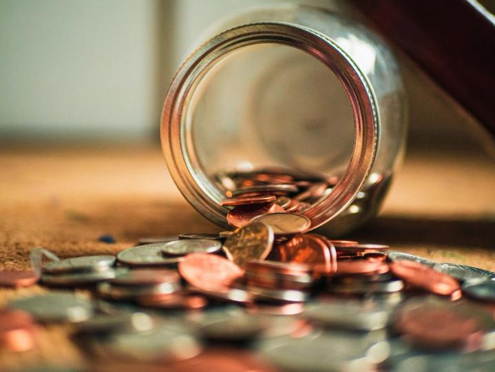 ETH, SOL, ADA drop 5% as Trump trade threats and bond selloff spark crypto risk-off