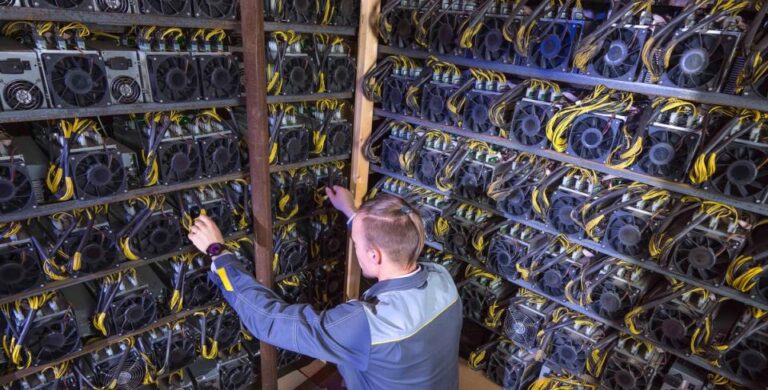 Trump-linked American Bitcoin’s shares rise by over 12% after deploying nearly 11,300 more rigs