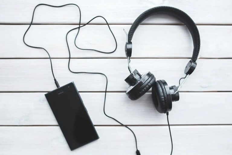 How Downloadable Audio Files Enhance Everyday Listening