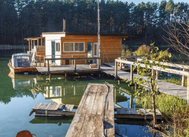 8 Beginner-Friendly Lakeside Cottage Dock Renovation Tips For Cottage Owners