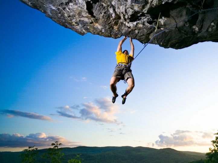 BTC clings to monthly gains, historic losing streak still in play