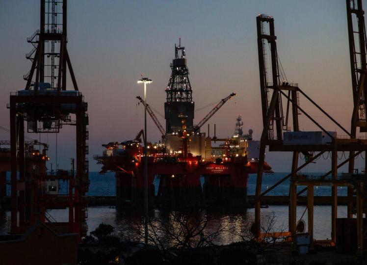 Crypto edges higher as oil dips, but futures market shows hesitation: Crypto Markets Today