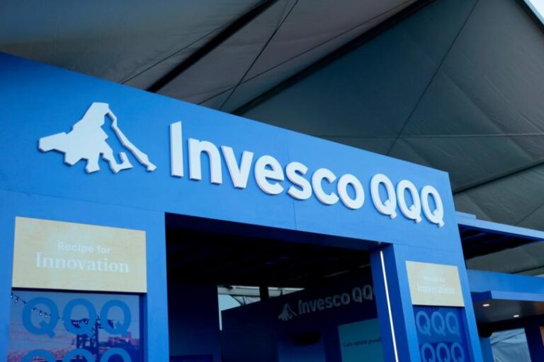 Invesco, $2.5T asset manager, files for tokenized fund targeting stablecoin reserves