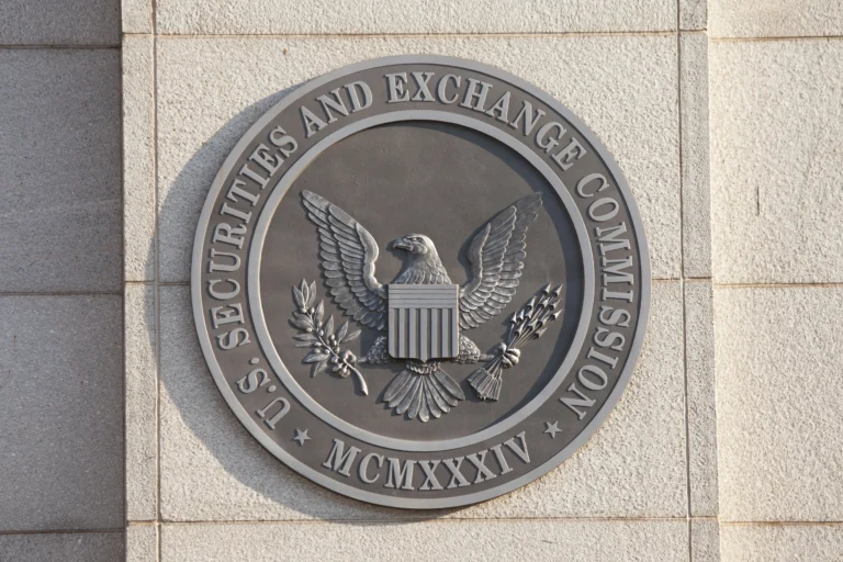 SEC Will Come After Crypto If Clarity Bill Dies, Warns Expert as Divisions Remain – DL News