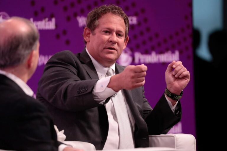 Top Wall Street minds see AI rotation ahead as bitcoin seeks role in new cycle