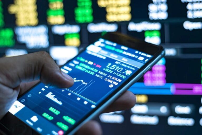 Traders get crushed as a Trump social media post triggers a massive $415 million crypto whipsaw