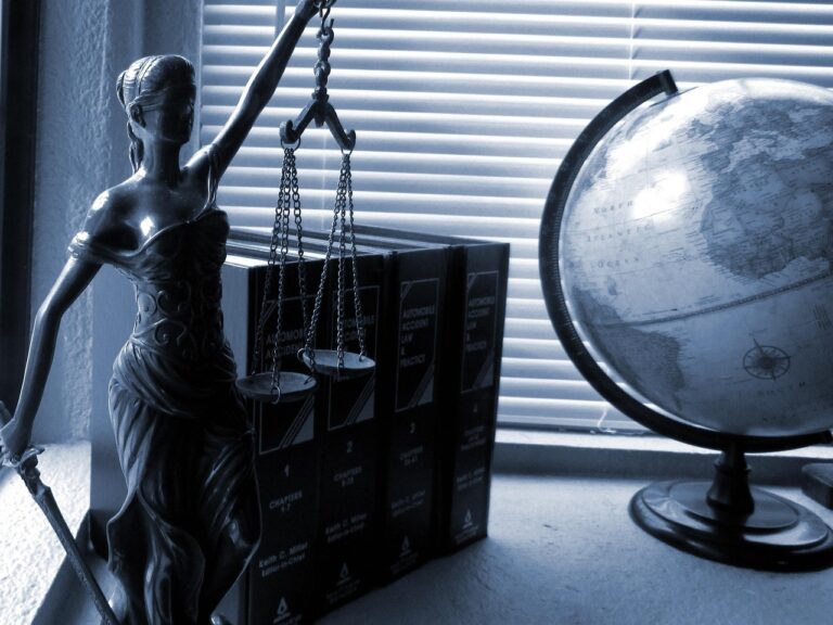 AI, layoffs, and a new wave of employee lawsuits expose small businesses to litigation risks