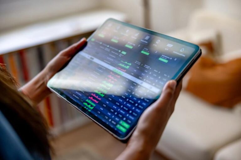 Coinbase (COIN) and Robinhood (HOOD) best positioned in prediction market space, says Cantor