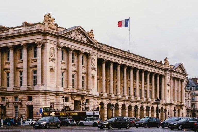 France’s finance minister calls for more euro stablecoins, expresses Qivalis support