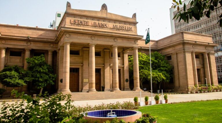 Pakistan ends seven-year crypto restriction, allows banks to serve licensed providers