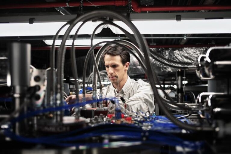 Why the mind-bending physics of quantum computing is terrifying for bitcoin and crypto