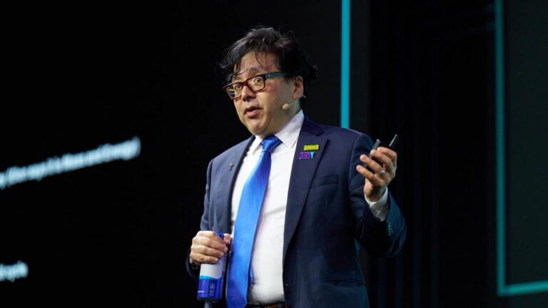 Tom Lee’s Bitmine (BMNR) bought the dip, acquiring 126,971 ETH as prices tanked