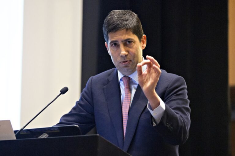 New Fed Era Approaches: What Bitcoin Investors Should Expect Under Warsh