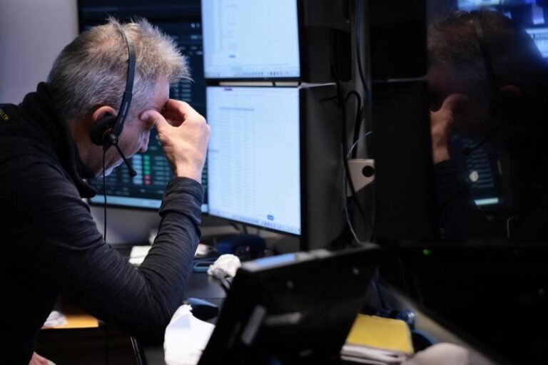 Bitcoin isn’t crashing because of Saylor, it’s losing the momentum trade