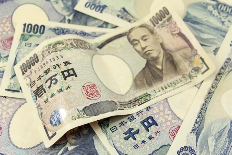 Bitcoin at $66,300 as yen hits a 40-year low against dollar