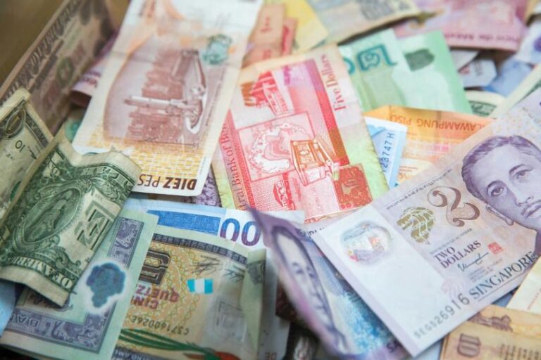 Strong in USD, lagging in yen