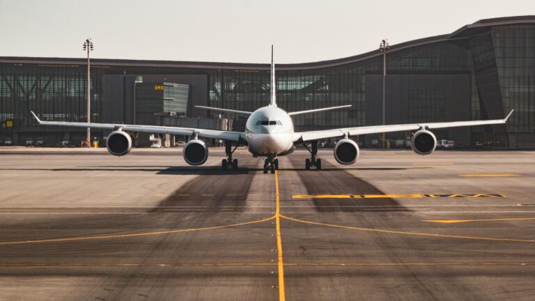 FlightAware abruptly drops lawsuit against Kalshi over flight data