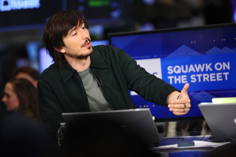 Robinhood CEO says companies shouldn't get veto over stock tokens in AMC feud