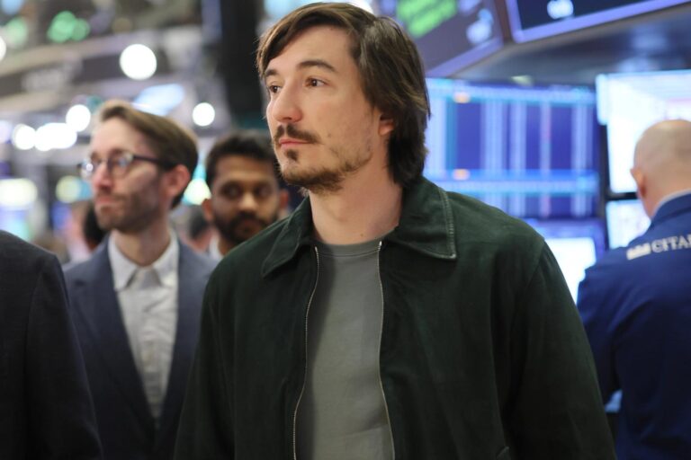 Robinhood’s CEO Vlad Tenev fires back at AMC CEO in escalating fight over stock tokens